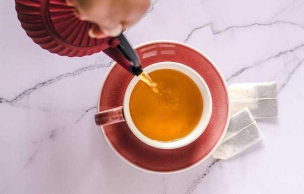 آیا شستن چشم ها با چای مفید است آیا شستن چشم ها با چای مفید است