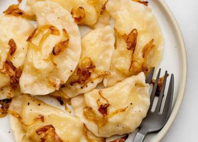طرز تهیه پیروگی لهستانی خوشمزه با فیلینگ سیب زمینی پنیری